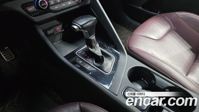 Kia Niro 1.6 HEV Noblesse Special 2020 — фото 9