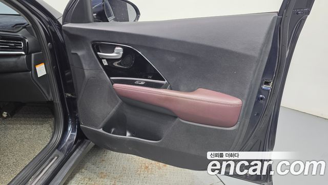 Kia Niro 1.6 HEV Noblesse Special 2020 — фото 24