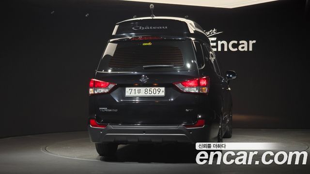 KG Mobility (SsangYong) Korando Turismo 4WD Chateau 11-seater 2014 — фото 4