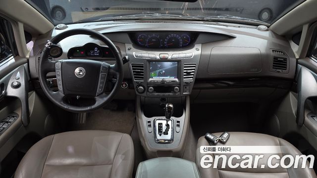 KG Mobility (SsangYong) Korando Turismo 4WD Chateau 11-seater 2014 — фото 7