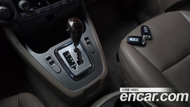 KG Mobility (SsangYong) Korando Turismo 4WD Chateau 11-seater 2014 — фото 9