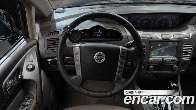 KG Mobility (SsangYong) Korando Turismo 4WD Chateau 11-seater 2014 — фото 13