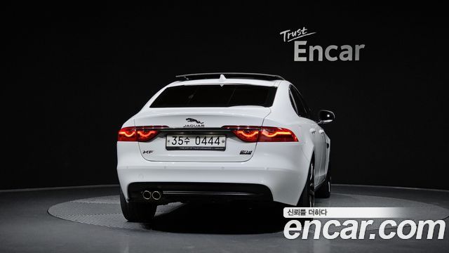 Jaguar XF (X260) 20d Portfolio AWD 2017 — фото 4