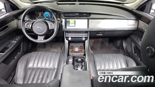 Jaguar XF (X260) 20d Portfolio AWD 2017 — фото 7