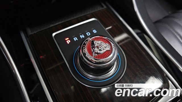 Jaguar XF (X260) 20d Portfolio AWD 2017 — фото 9