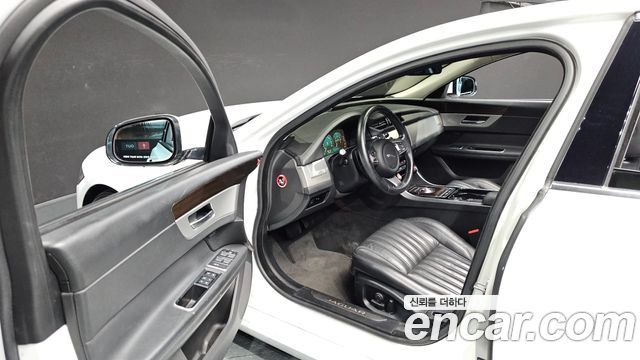 Jaguar XF (X260) 20d Portfolio AWD 2017 — фото 10