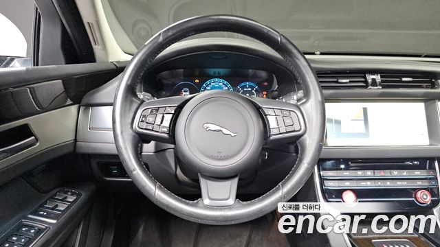 Jaguar XF (X260) 20d Portfolio AWD 2017 — фото 13