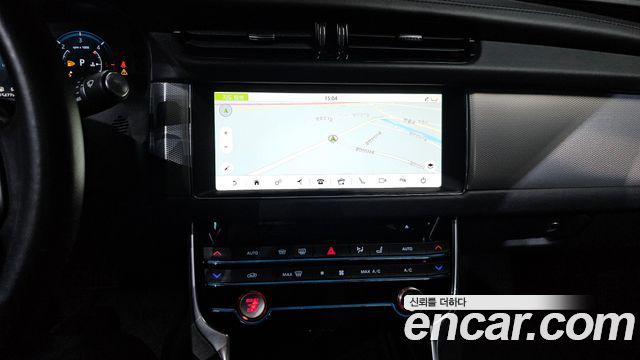 Jaguar XF (X260) 20d Portfolio AWD 2017 — фото 17