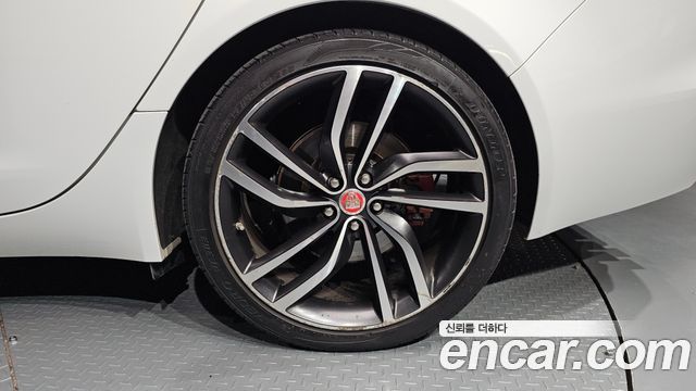 Jaguar XF (X260) 20d Portfolio AWD 2017 — фото 21