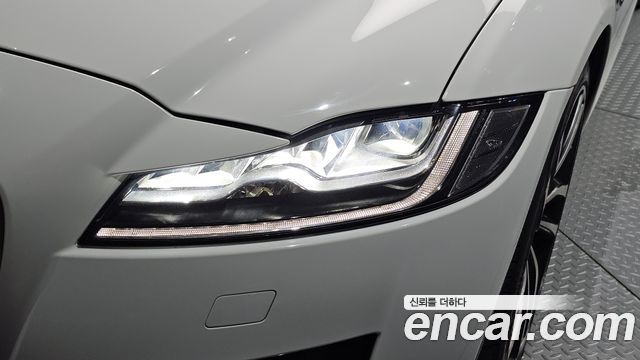 Jaguar XF (X260) 20d Portfolio AWD 2017 — фото 22