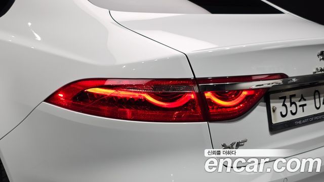 Jaguar XF (X260) 20d Portfolio AWD 2017 — фото 23
