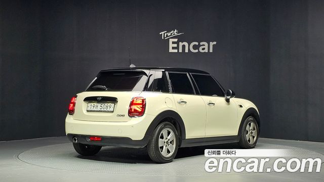 MINI Cooper 5Door Standard 3rd 2019 — фото 2