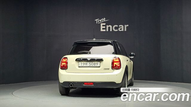 MINI Cooper 5Door Standard 3rd 2019 — фото 4
