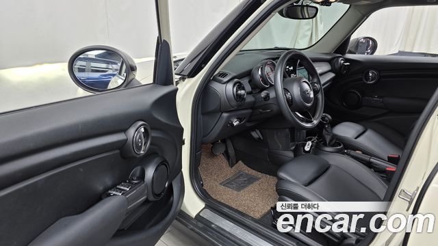 MINI Cooper 5Door Standard 3rd 2019 — фото 10