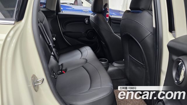 MINI Cooper 5Door Standard 3rd 2019 — фото 11