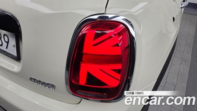 MINI Cooper 5Door Standard 3rd 2019 — фото 23