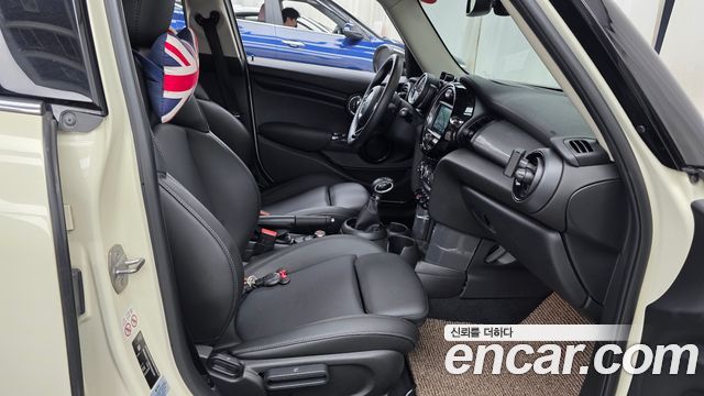 MINI Cooper 5Door Standard 3rd 2019 — фото 26