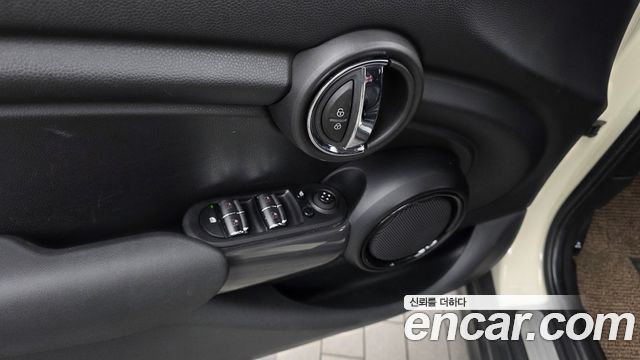 MINI Cooper 5Door Standard 3rd 2019 — фото 27