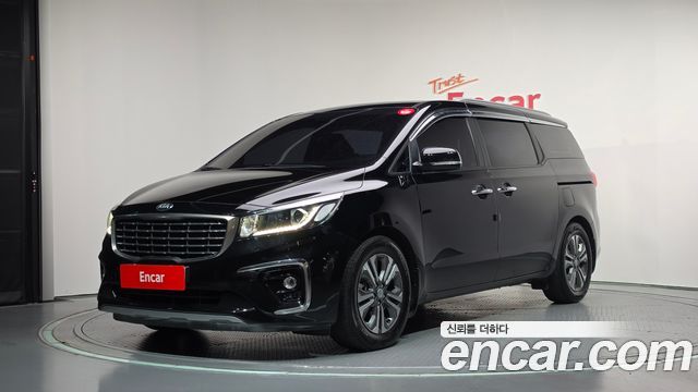 Kia Carnival 9-Seater Luxury 2019 — фото 1