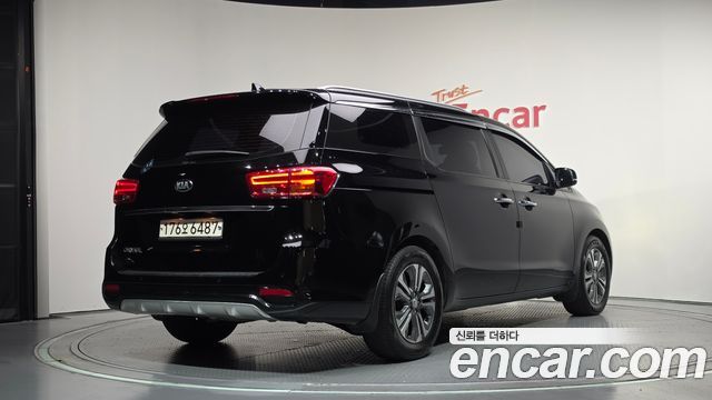 Kia Carnival 9-Seater Luxury 2019 — фото 2