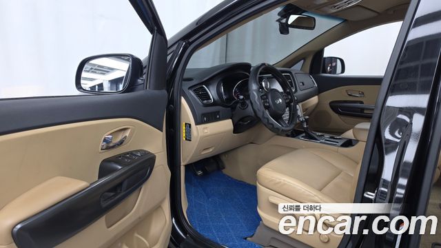 Kia Carnival 9-Seater Luxury 2019 — фото 10