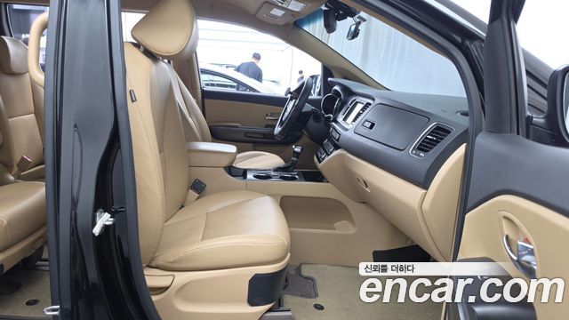 Kia Carnival 9-Seater Luxury 2019 — фото 11