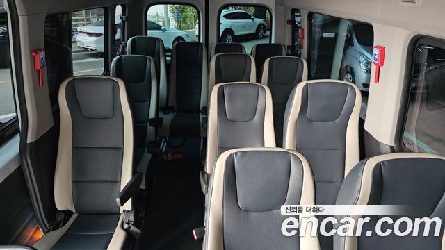 Hyundai Solati 15-seater Luxury 2026 — фото 12