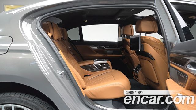 BMW 7 Series (G11) 730Ld xDrive Design Pure Excellence 2020 — фото 11