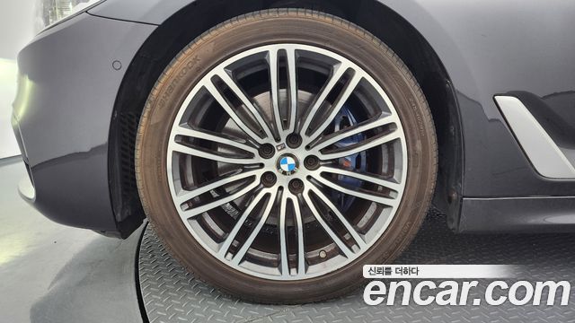 BMW 5 Series (G30) 530i xDrive M Sport Package Plus 2019 — фото 5