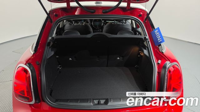 MINI Cooper 5Door Classic Third Generation 2023 — фото 16