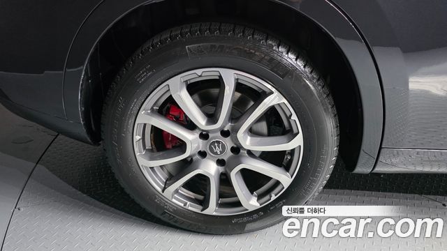 Maserati Levante 3.0 Diesel AWD GranLusso 2020 — фото 5
