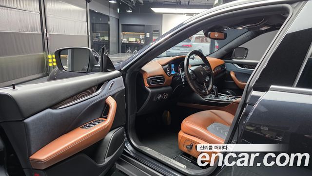 Maserati Levante 3.0 Diesel AWD GranLusso 2020 — фото 10