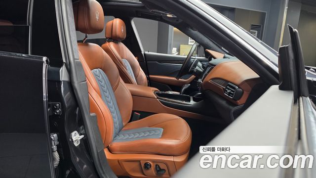 Maserati Levante 3.0 Diesel AWD GranLusso 2020 — фото 15