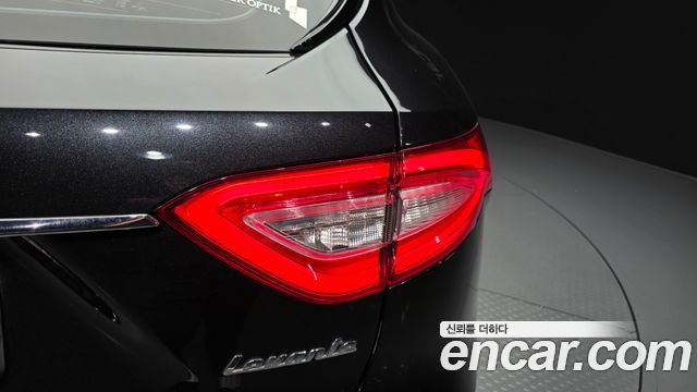Maserati Levante 3.0 Diesel AWD GranLusso 2020 — фото 29