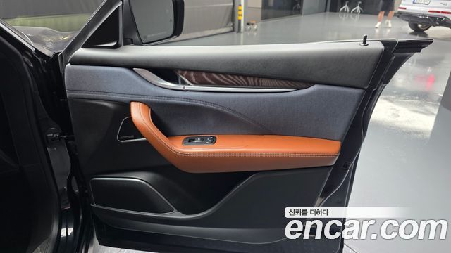 Maserati Levante 3.0 Diesel AWD GranLusso 2020 — фото 31