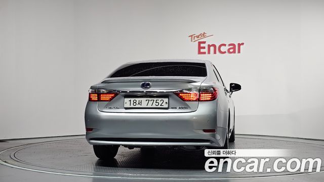 Lexus ES300h Supreme XV60 2013 — фото 4