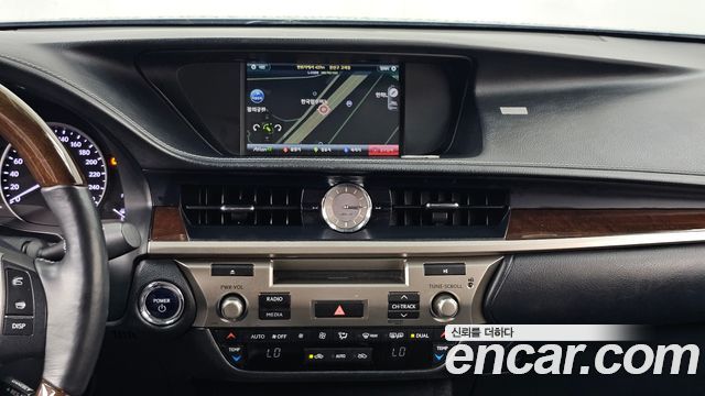 Lexus ES300h Supreme XV60 2013 — фото 14