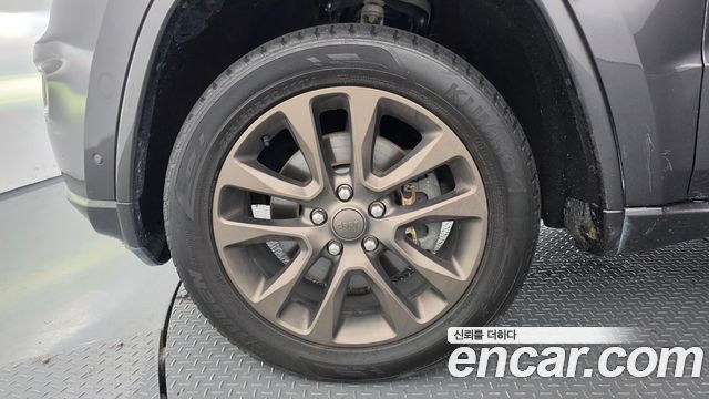 Jeep Grand Cherokee 3.0 Diesel 75th Special Edition WK2 2016 — фото 5