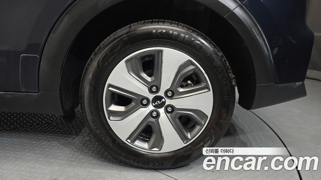 Kia Niro 1.6 HEV Trendy 2022 — фото 27