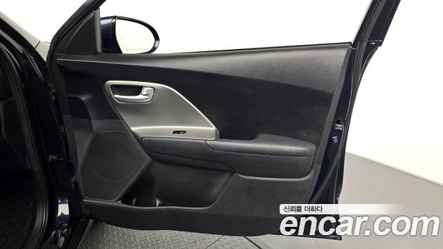 Kia Niro 1.6 HEV Trendy 2022 — фото 30
