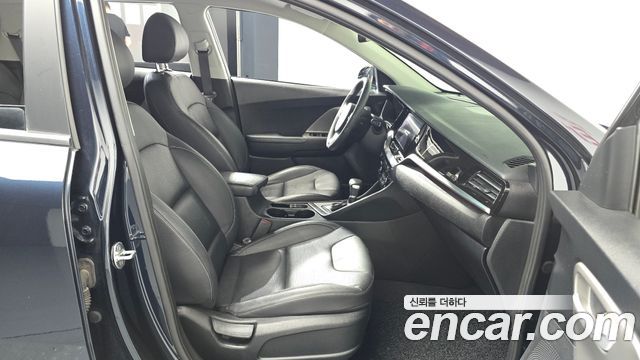 Kia Niro 1.6 HEV Trendy 2022 — фото 32
