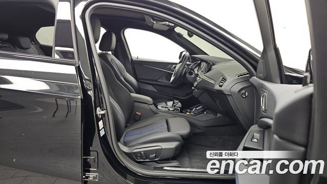 BMW 1 Series (F40) 120i M Sports 2023 — фото 11