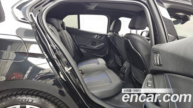 BMW 1 Series (F40) 120i M Sports 2023 — фото 12