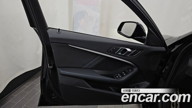 BMW 1 Series (F40) 120i M Sports 2023 — фото 24