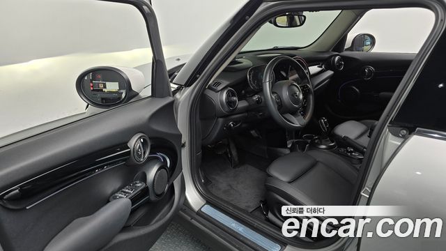 MINI Cooper 5Door Classic Third Generation 2024 — фото 10