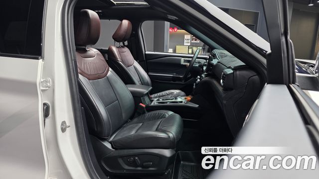 Ford Explorer (VI) 3.0 Platinum 4WD 2022 — фото 11