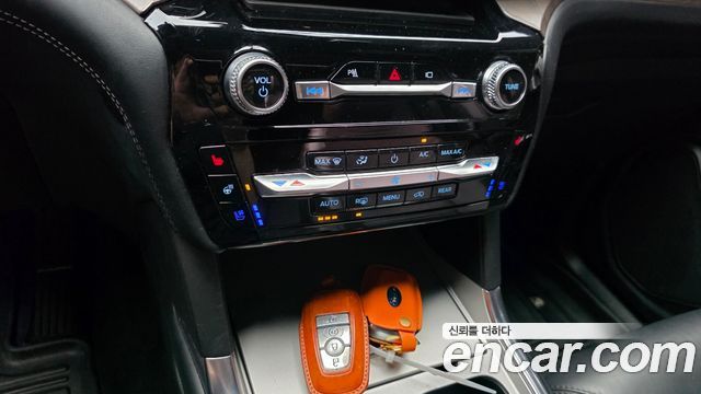 Ford Explorer (VI) 3.0 Platinum 4WD 2022 — фото 17