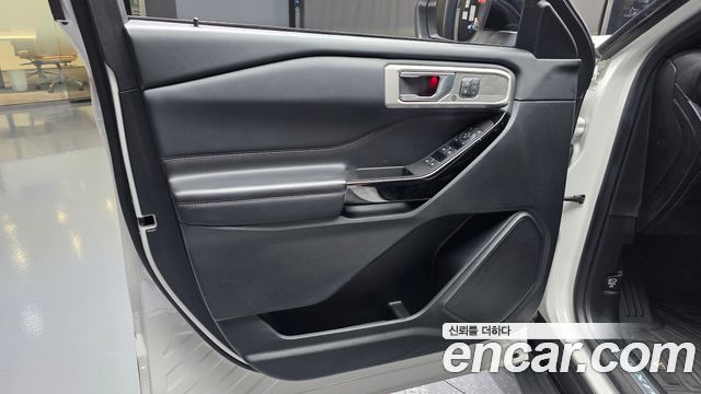 Ford Explorer (VI) 3.0 Platinum 4WD 2022 — фото 24