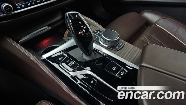 BMW 5 Series (G30) M550i xDrive 2021 — фото 9