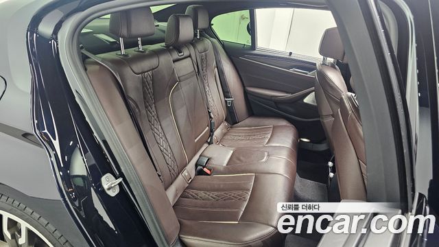 BMW 5 Series (G30) M550i xDrive 2021 — фото 11